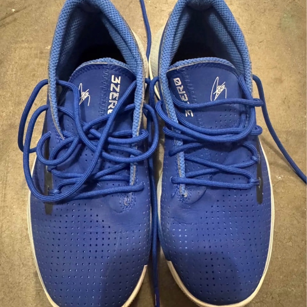 Under Armour Steph Curry 🏀 Shoes size 3y